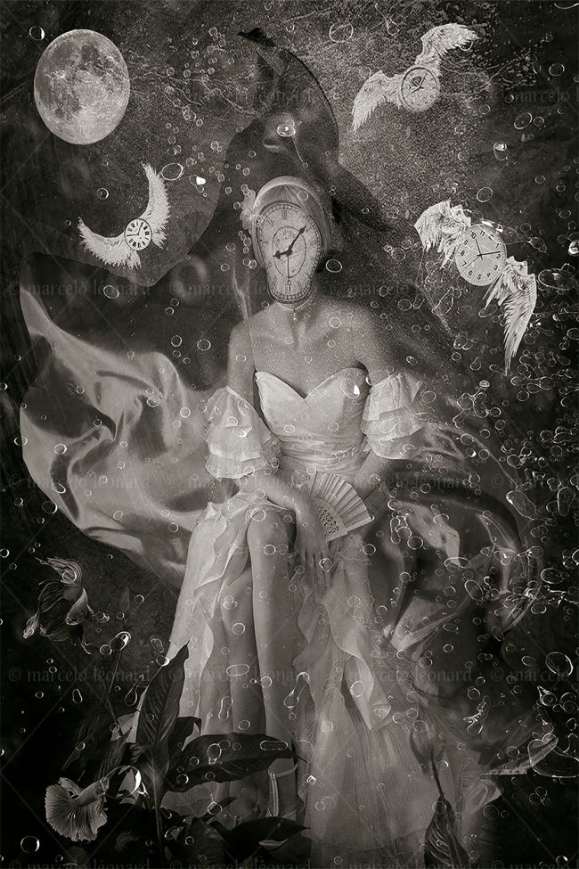 photography conceptual surrealism darkmood oneiric black and white dreamlike moon clock wing woman marcelo leonard