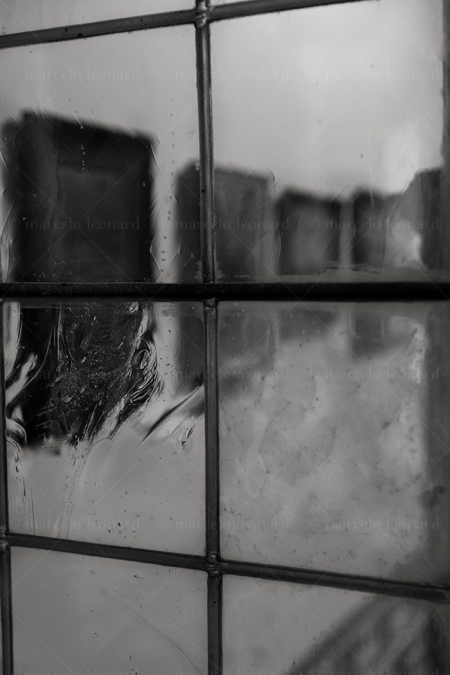 bs02 photography conceptual surrealism darkmood oneiric black and white dreamlike window blurred museum marcelo leonard