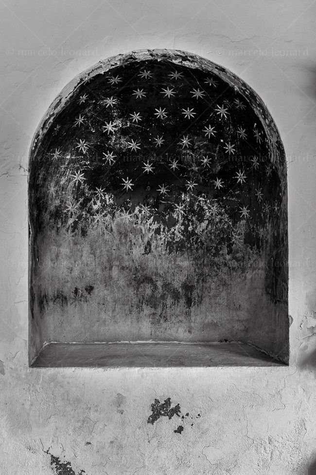 bs09 photography conceptual surrealism darkmood oneiric black and white dreamlike niche starry sky marcelo leonard