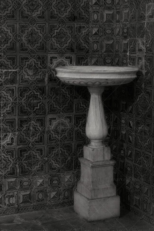 bs12 photography conceptual surrealism darkmood oneiric black and white dreamlike fountain marcelo leonard