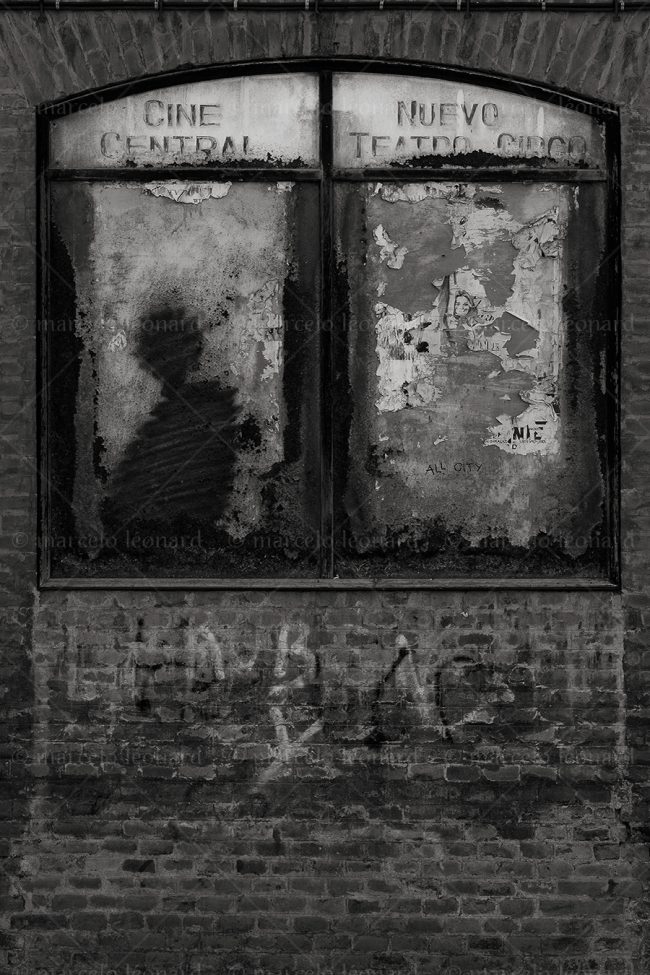 bs14 photography conceptual surrealism darkmood oneiric black and white dreamlike decay wall advertisement marcelo leonard