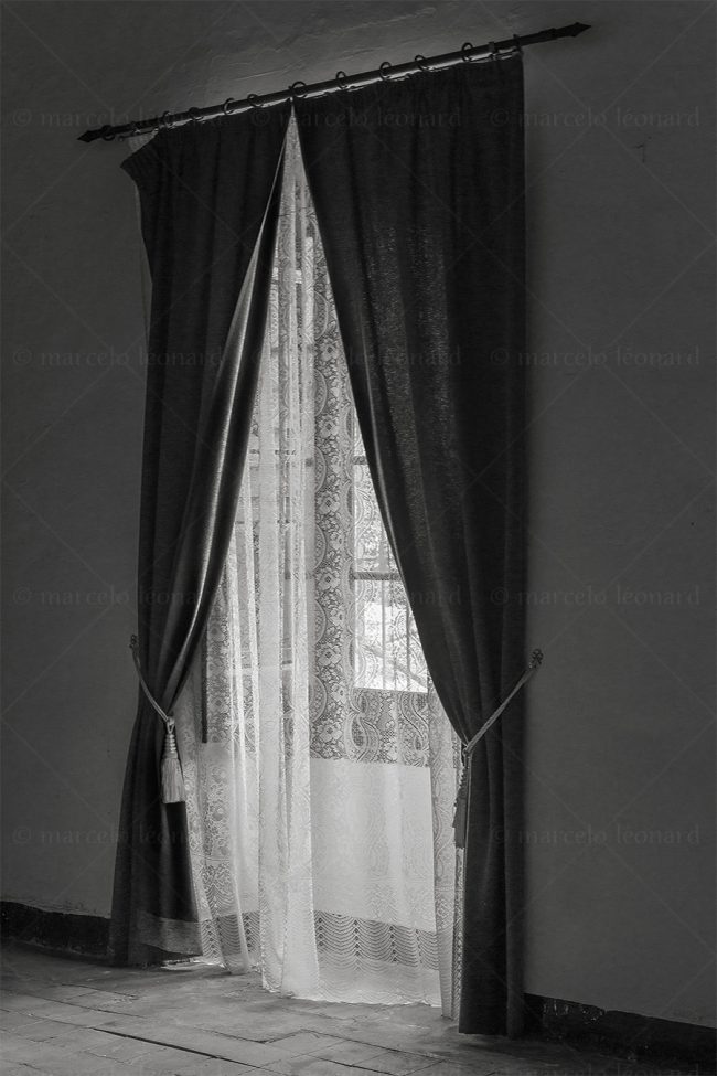 bs17 photography conceptual surrealism darkmood oneiric black and white dreamlike curtain window room marcelo leonard