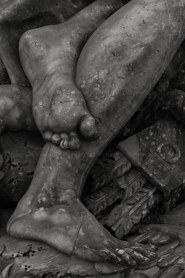 bs22 photography conceptual surrealism darkmood oneiric black and white dreamlike statue foot feet marcelo leonard