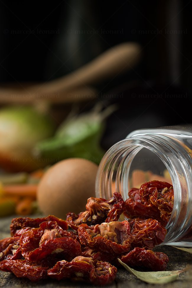 f04 naturaleza muerta bodegon still life studio lighting tabletop food photography dry pepper egg glass jar marcelo leonard