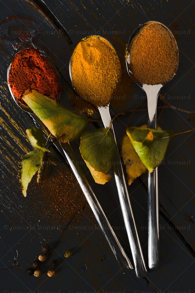 f07 naturaleza muerta bodegon still life studio lighting tabletop food photography spoon spice paprika tumeric pepper marcelo leonard