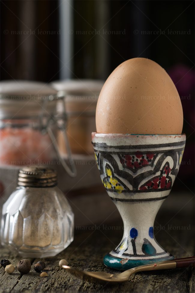 f17 naturaleza muerta bodegon still life studio lighting tabletop food photography egg salt shaker spoon marcelo leonard