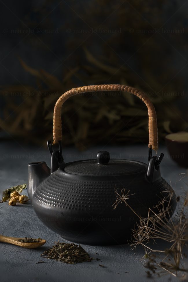 tp04 still life studio lighting tabletop food photography iron teapot marcelo leonard
