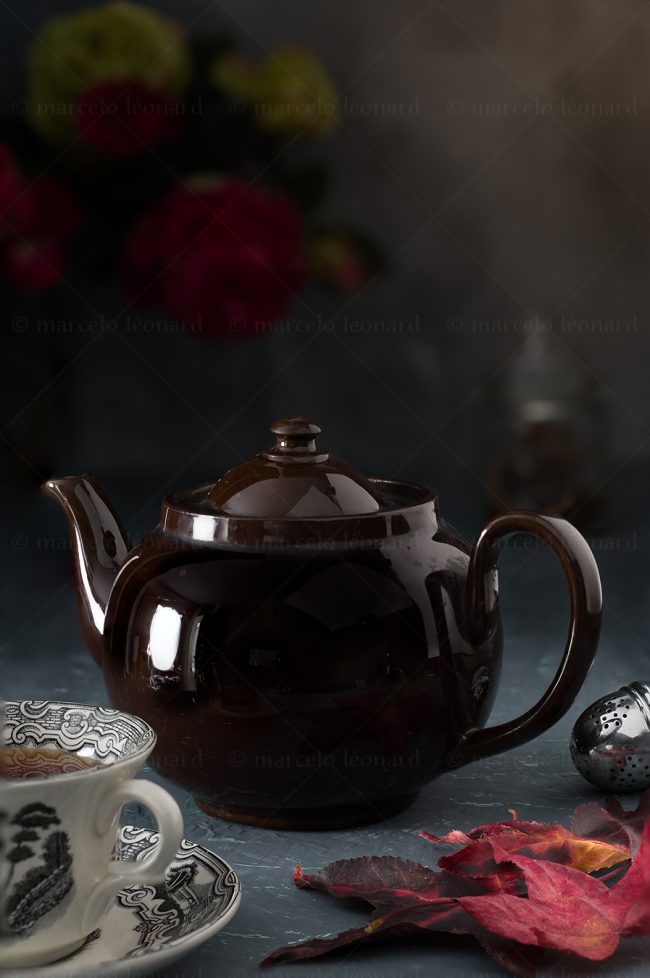 tp07 still life studio lighting tabletop food photography porcelain teapot marcelo leonard