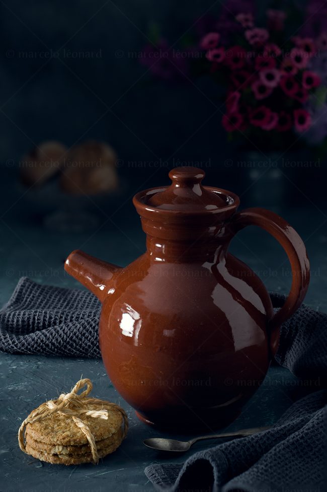 tp09 still life studio lighting tabletop food photography porcelain teapot marcelo leonard