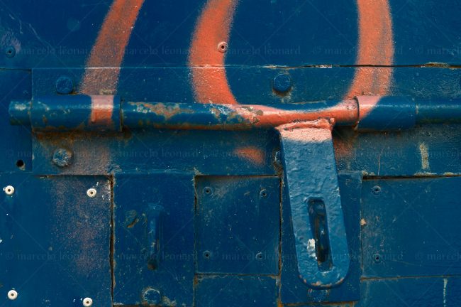 bolt lock metal gsffiti peeling paint marcelo leonard