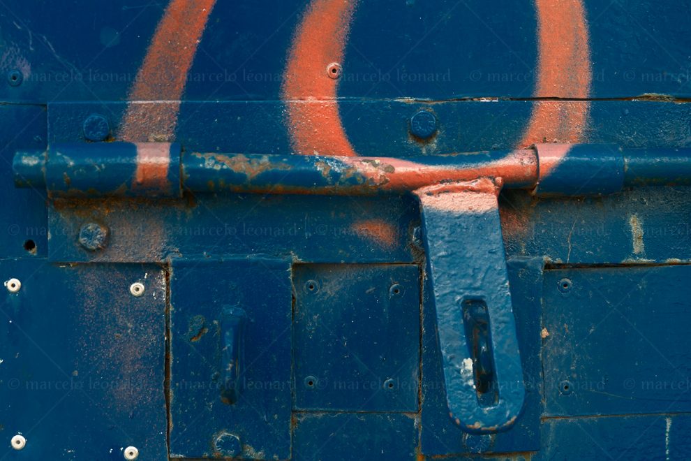 bolt lock metal gsffiti peeling paint marcelo leonard
