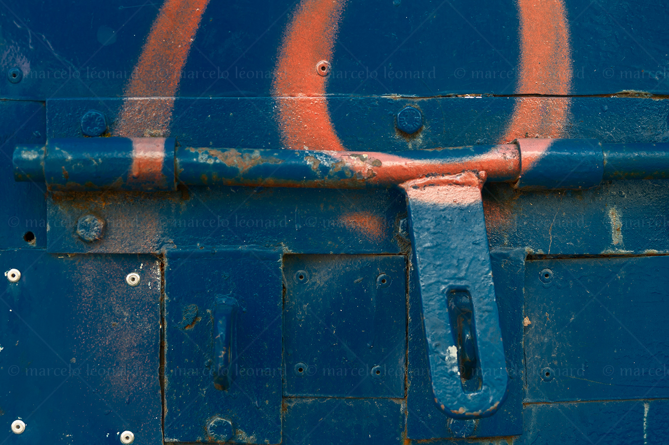 bolt lock metal gsffiti peeling paint marcelo leonard