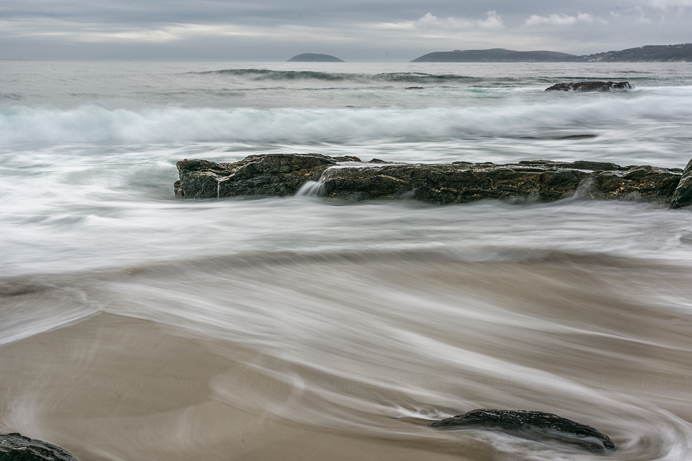 beach wawes long exposure mindfulness rock marcelo leonard