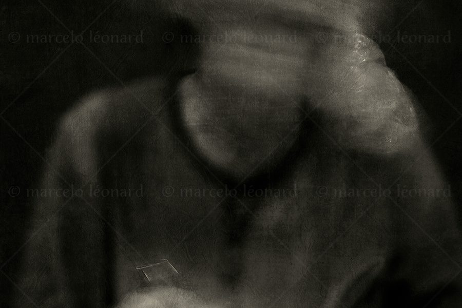 s00 photography conceptual surrealism darkmood oneiric black and white dreamlike self portrait blurred long exposure veil writing note marcelo leonard