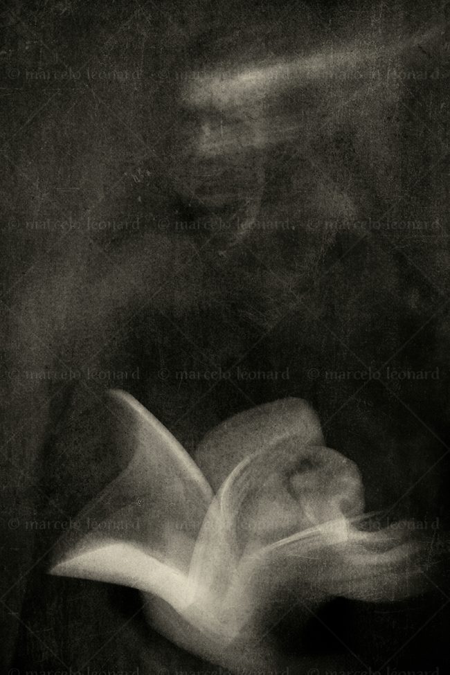 s12 photography conceptual surrealism darkmood oneiric black and white dreamlike self portrait blurred long exposure book marcelo leonard