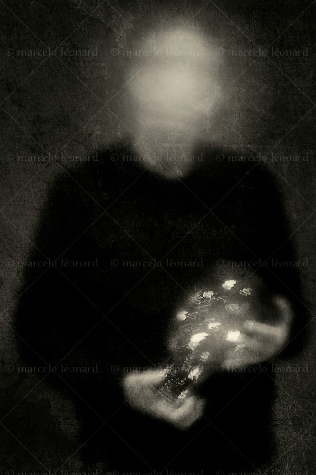 s13 photography conceptual surrealism darkmood oneiric black and white dreamlike self portrait blurred long exposure marcelo leonard