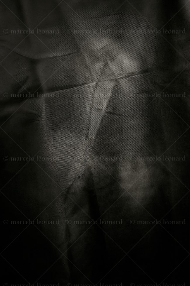 s16 photography conceptual surrealism darkmood oneiric black and white dreamlike self portrait blurred long exposure veil marcelo leonard