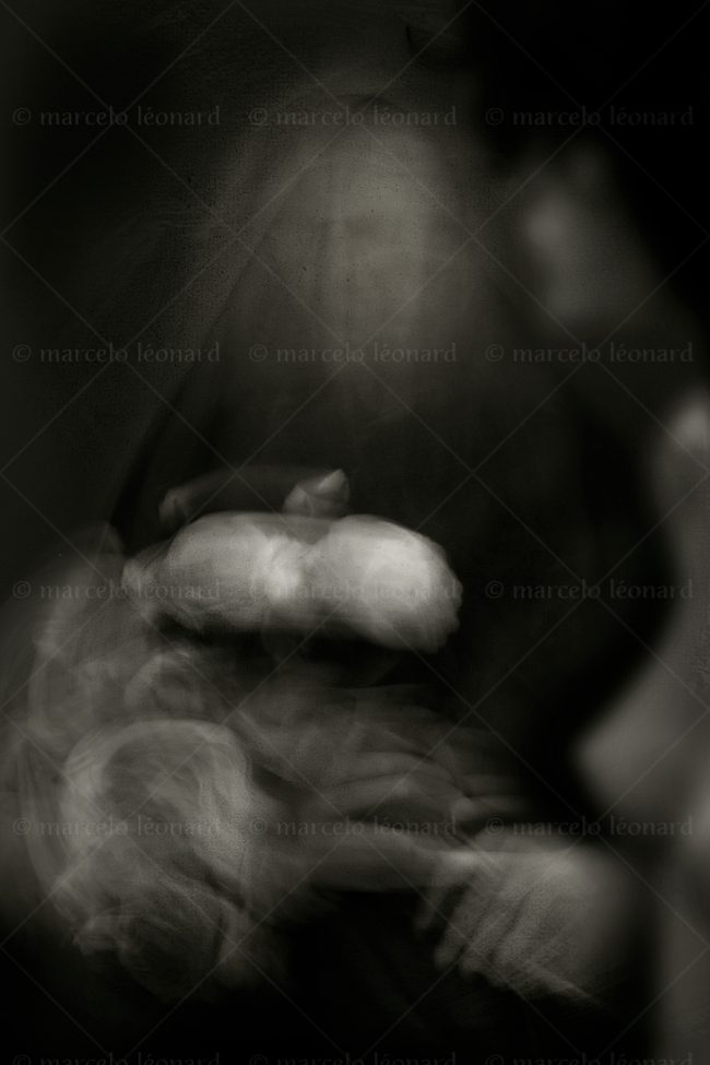 s17 photography conceptual surrealism darkmood oneiric black and white dreamlike self portrait blurred long exposure ghost marcelo leonard