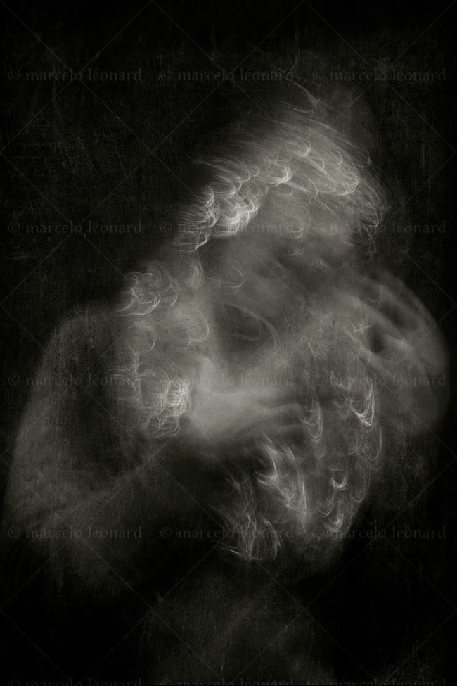 s19 photography conceptual surrealism darkmood oneiric black and white dreamlike self portrait blurred long exposure marcelo leonard