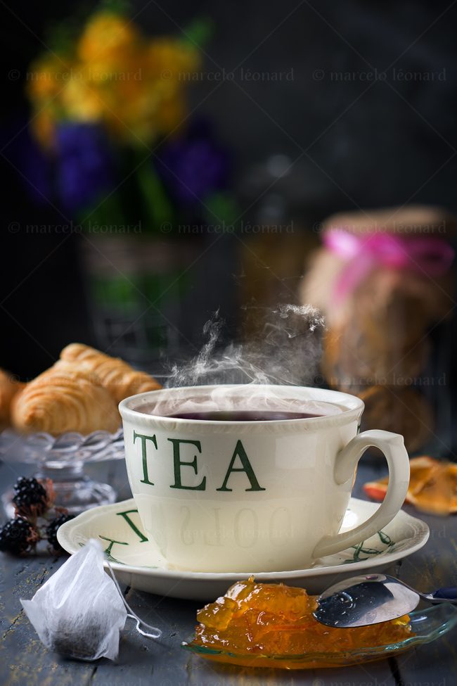 b02 naturaleza muerta bodegon still life studio lighting tabletop food photography cup tea jam croissant vintage marcelo leonard