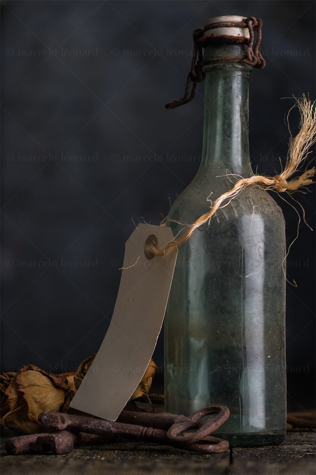 b11 naturaleza muerta bodegon still life studio lighting tabletop food photography bottle label antique key marcelo leonard