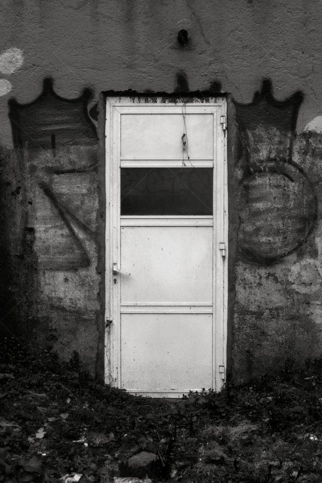 02 decay door wall graffiti marcelo leonard