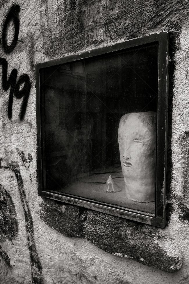 03 decay window sculpture graffiti marcelo leonard