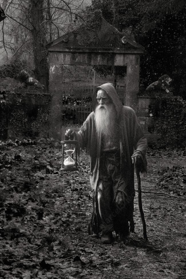 16 darkmood path hourglass hermit path wood decay broken conceptual photograph marcelo leonard