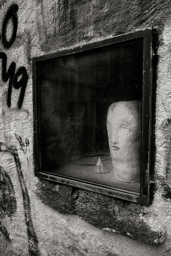 02 c decay window sculpture graffiti marcelo leonard