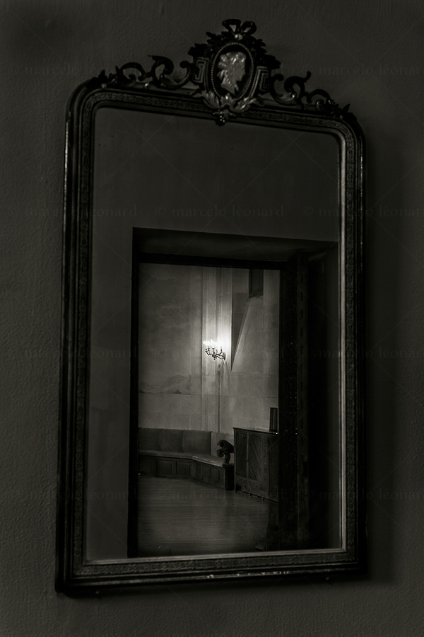 03 c mirror candle reflection darkmood frame marcelo leonard