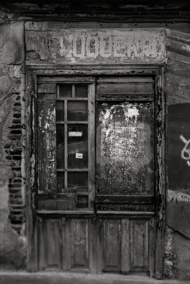01 decay, abandoned, ruin, door , sign, marcelo leonard