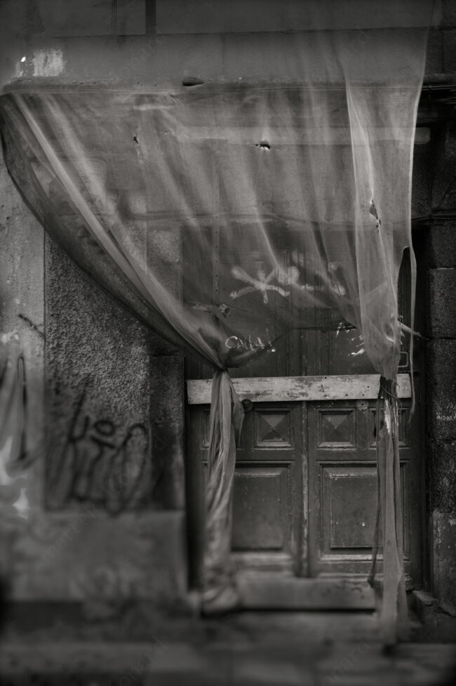 02 decay, abandoned, ruin, door, curtain, veil, marcelo leonard