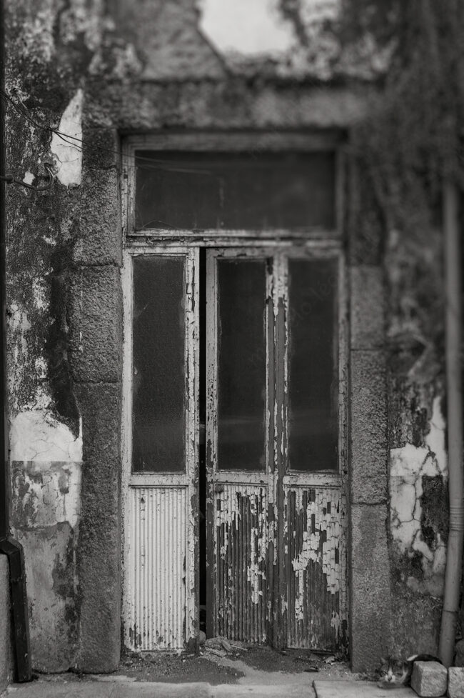 03 decay, abandoned, ruin, door, marcelo leonard